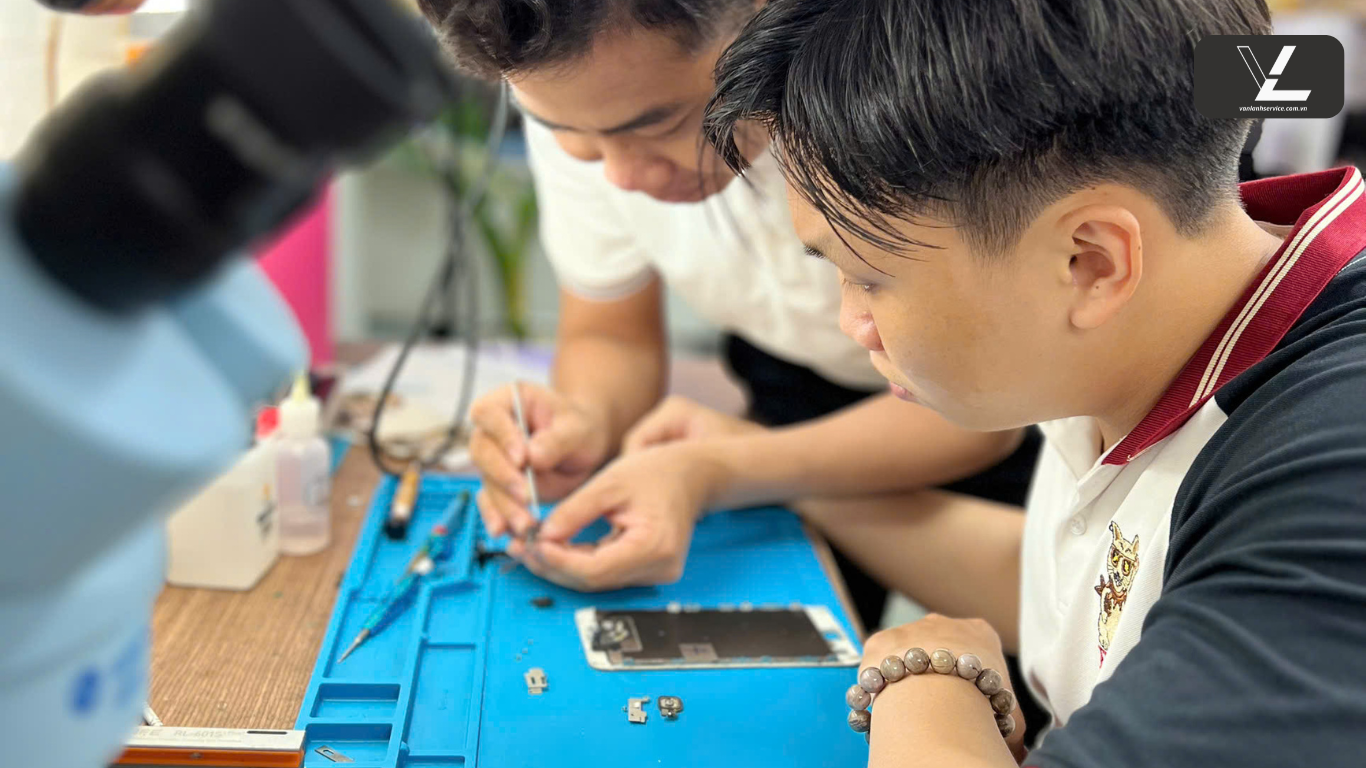 thay nút nguồn điện thoại bao nhiêu tiền