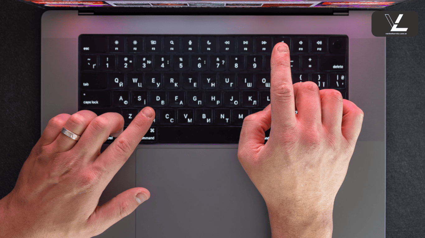 bàn phím laptop không bấm được