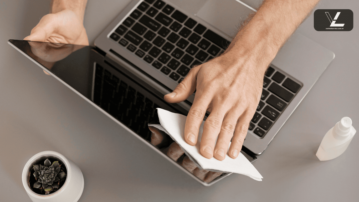 dung dịch vệ sinh màn hình laptop