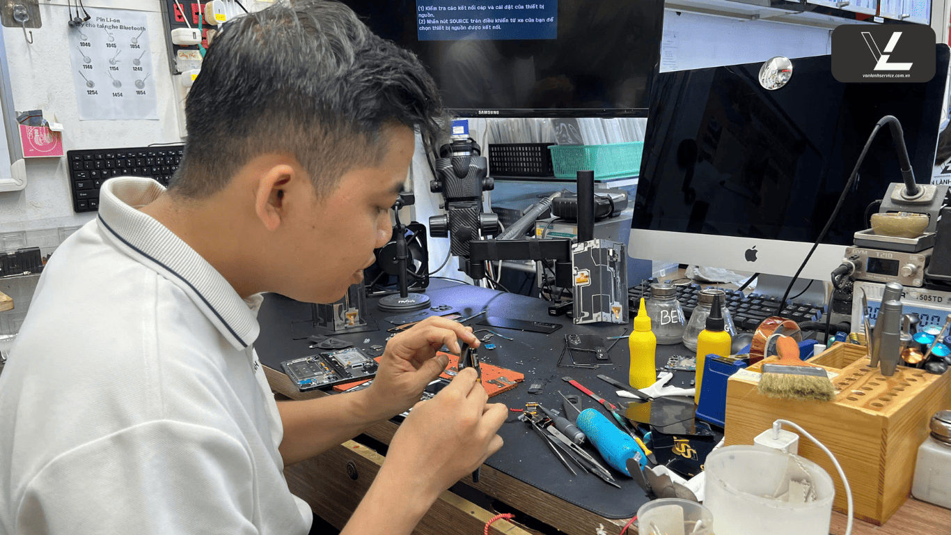 thay mặt lưng iphone 14 pro max