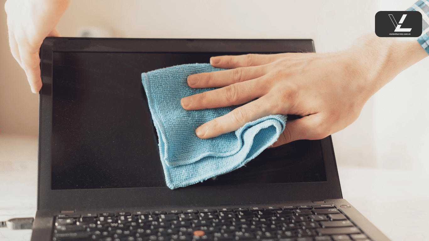 dung dịch vệ sinh màn hình laptop
