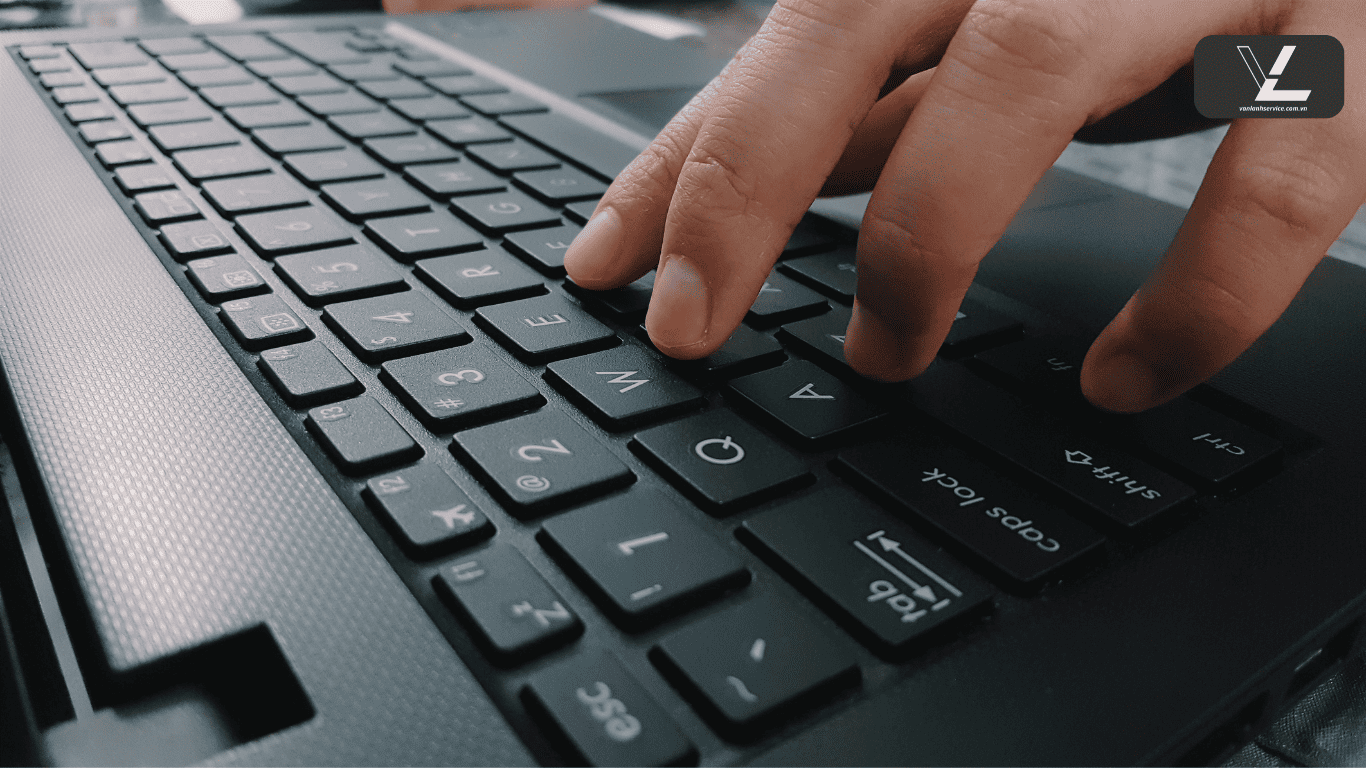 bàn phím laptop không bấm được