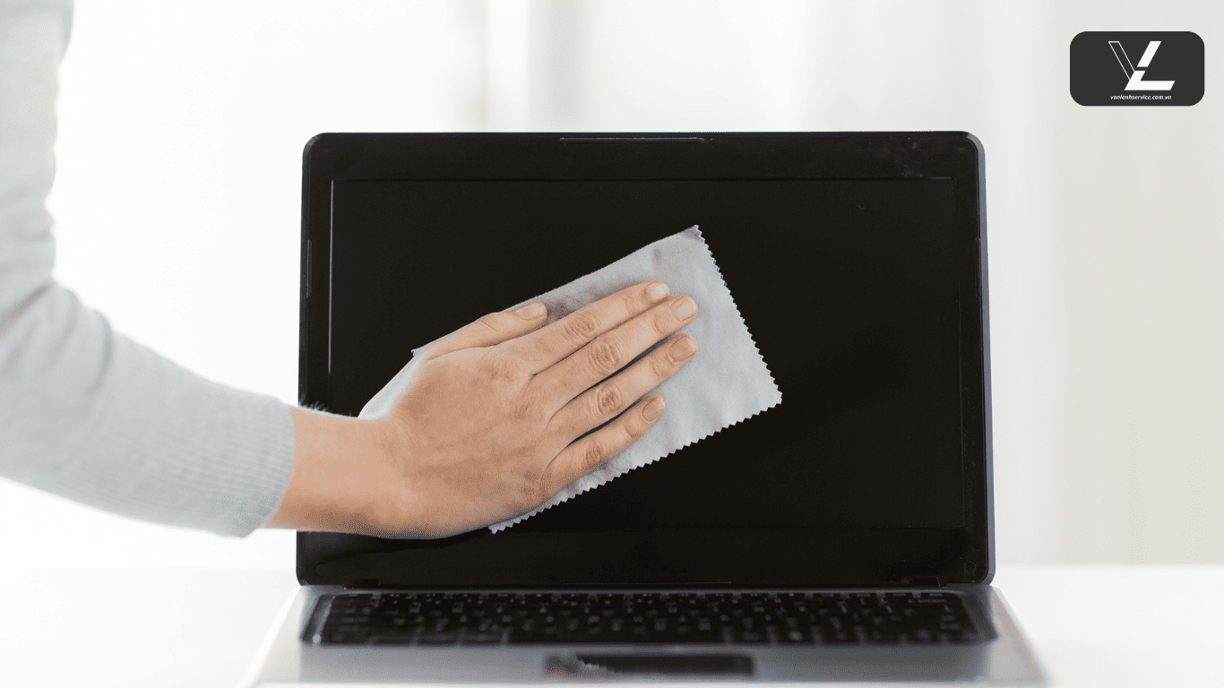 dung dịch vệ sinh màn hình laptop