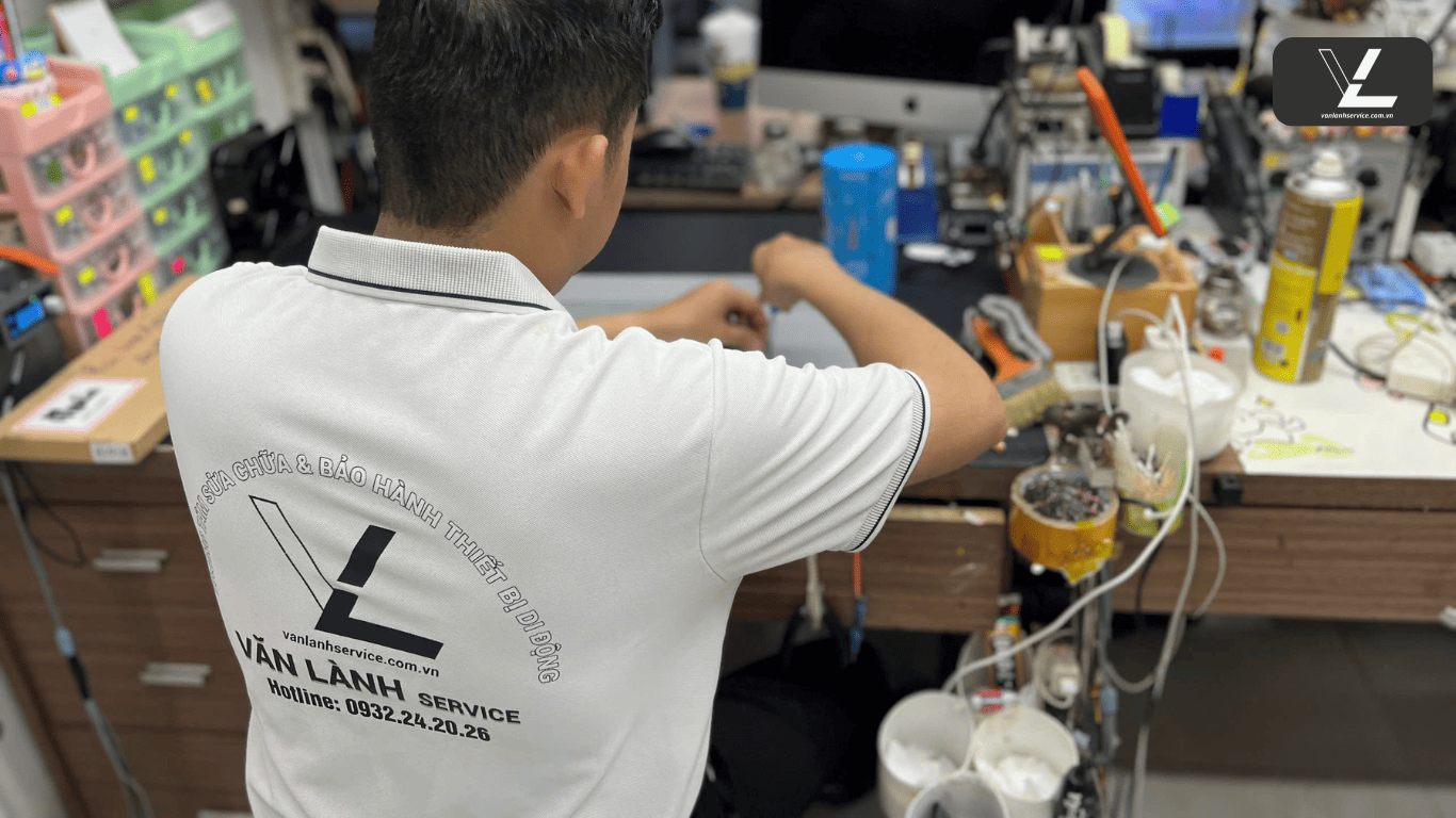 sửa bản lề laptop bao nhiêu tiền