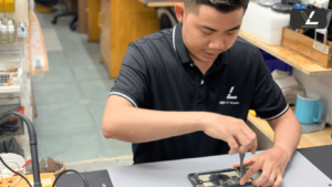 điện thoại bật không lên màn hình