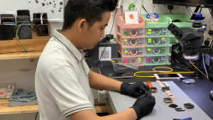 thay mặt kính đồng hồ điện thoại